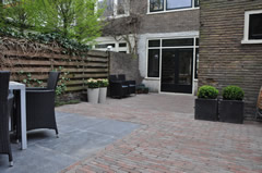 Recent aangelegde tuin.